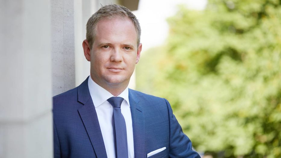 Dr. Florian Junkers